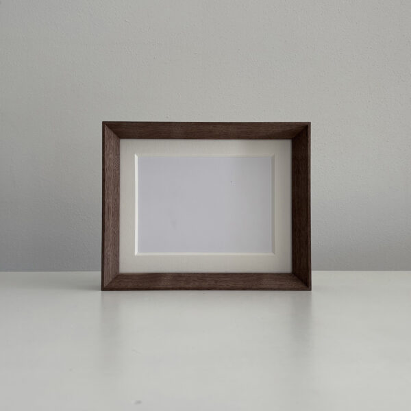 Cornice noce canaletto - smusso a 45° - immagine 3